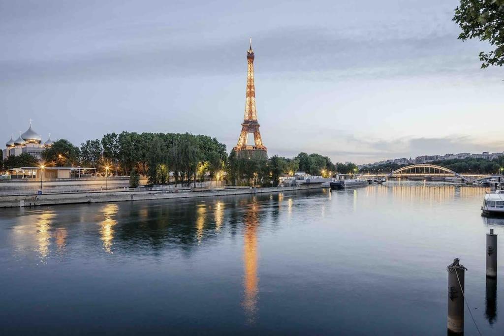 Apartment Chanel Avenue Montaigne & Elysees 4 Guests Paris